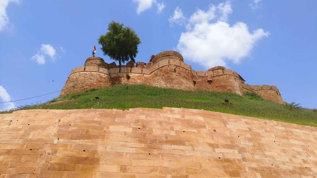 Udaipur vs. Jaisalmer: 2 Rajasthan Gems – Which City Should Be Your Next Destination?