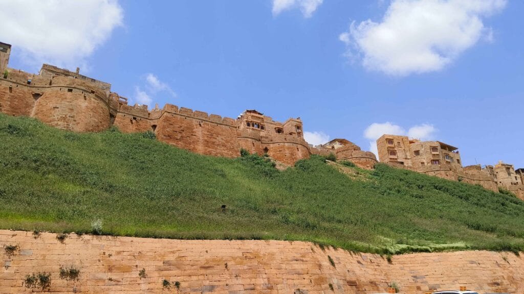Udaipur vs. Jaisalmer: 2 Rajasthan Gems – Which City Should Be Your Next Destination?
