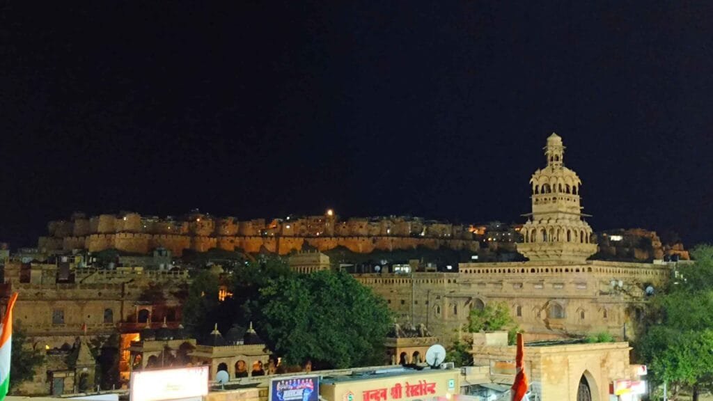 Udaipur vs. Jaisalmer: 2 Rajasthan Gems – Which City Should Be Your Next Destination?